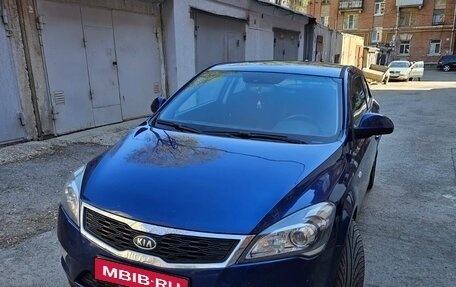 KIA cee'd I рестайлинг, 2009 год, 590 000 рублей, 1 фотография
