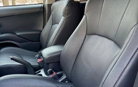Mitsubishi Outlander III рестайлинг 3, 2010 год, 1 369 000 рублей, 11 фотография