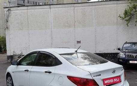Hyundai Solaris II рестайлинг, 2013 год, 830 000 рублей, 5 фотография
