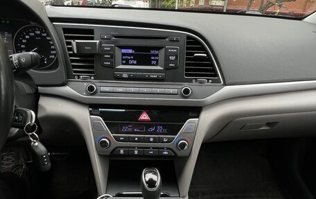 Hyundai Elantra VI рестайлинг, 2016 год, 1 700 000 рублей, 10 фотография