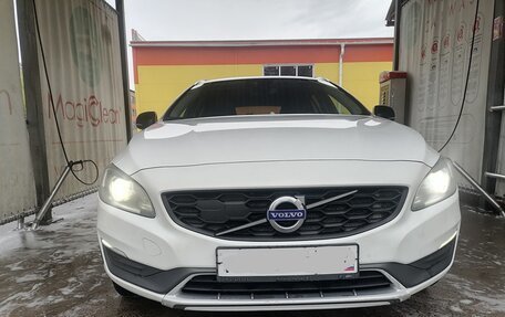 Volvo V60 Cross Country II, 2015 год, 2 000 000 рублей, 2 фотография