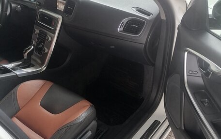 Volvo V60 Cross Country II, 2015 год, 2 000 000 рублей, 3 фотография