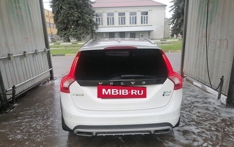 Volvo V60 Cross Country II, 2015 год, 2 000 000 рублей, 4 фотография