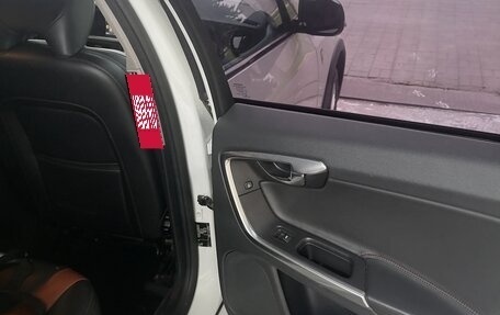 Volvo V60 Cross Country II, 2015 год, 2 000 000 рублей, 9 фотография