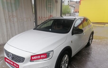 Volvo V60 Cross Country II, 2015 год, 2 000 000 рублей, 11 фотография