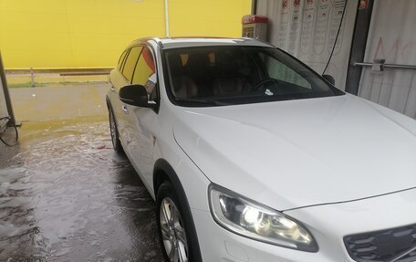 Volvo V60 Cross Country II, 2015 год, 2 000 000 рублей, 13 фотография