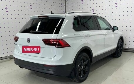 Volkswagen Tiguan II, 2018 год, 1 870 000 рублей, 4 фотография