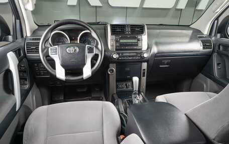 Toyota Land Cruiser Prado 150 рестайлинг 2, 2012 год, 2 699 000 рублей, 6 фотография