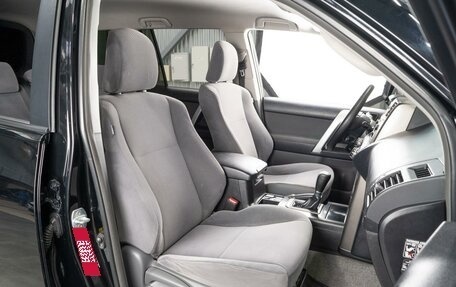 Toyota Land Cruiser Prado 150 рестайлинг 2, 2012 год, 2 699 000 рублей, 8 фотография