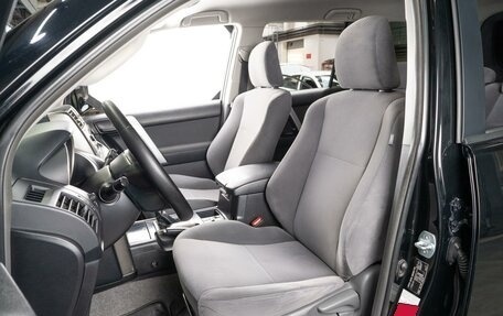 Toyota Land Cruiser Prado 150 рестайлинг 2, 2012 год, 2 699 000 рублей, 10 фотография