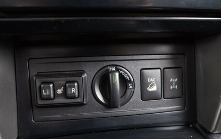 Toyota Land Cruiser Prado 150 рестайлинг 2, 2012 год, 2 699 000 рублей, 13 фотография
