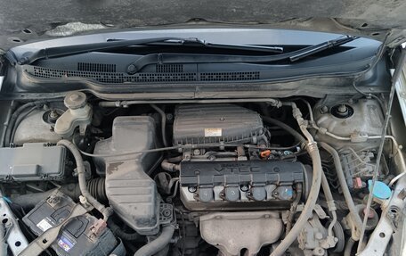 Honda Stream I рестайлинг, 2002 год, 600 000 рублей, 24 фотография