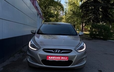 Hyundai Solaris II рестайлинг, 2013 год, 900 000 рублей, 1 фотография