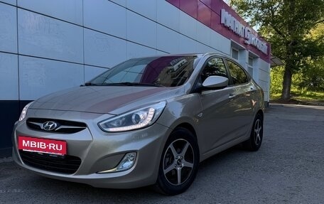 Hyundai Solaris II рестайлинг, 2013 год, 900 000 рублей, 2 фотография