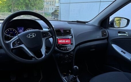 Hyundai Solaris II рестайлинг, 2013 год, 900 000 рублей, 8 фотография