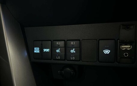 Toyota RAV4, 2017 год, 2 349 000 рублей, 22 фотография