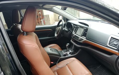 Toyota Highlander III, 2018 год, 3 200 000 рублей, 5 фотография