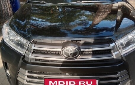 Toyota Highlander III, 2018 год, 3 200 000 рублей, 6 фотография