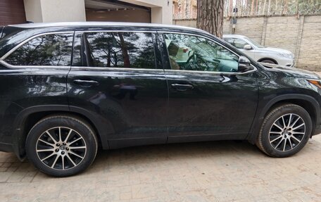 Toyota Highlander III, 2018 год, 3 200 000 рублей, 8 фотография