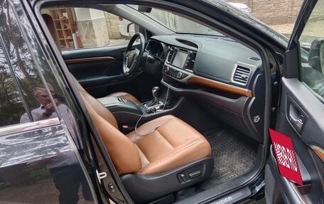 Toyota Highlander III, 2018 год, 3 200 000 рублей, 13 фотография