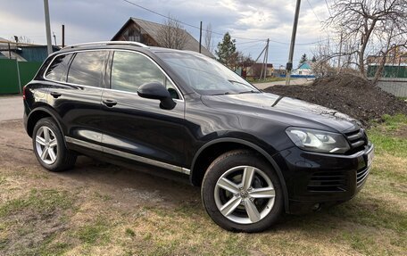 Volkswagen Touareg III, 2011 год, 2 300 000 рублей, 2 фотография