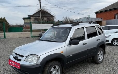 Chevrolet Niva I рестайлинг, 2010 год, 650 000 рублей, 3 фотография