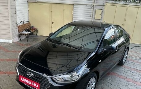 Hyundai Solaris II рестайлинг, 2017 год, 1 150 000 рублей, 1 фотография