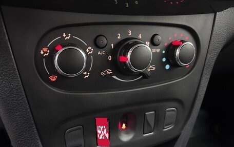 Renault Logan II, 2019 год, 800 000 рублей, 16 фотография