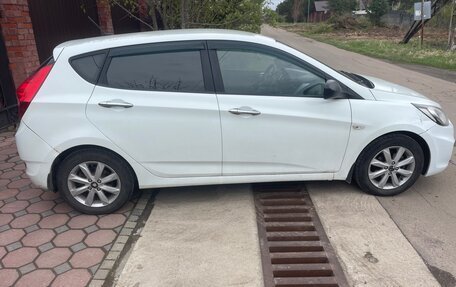 Hyundai Solaris II рестайлинг, 2013 год, 635 000 рублей, 2 фотография