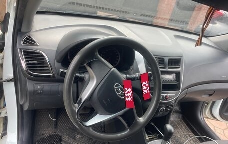 Hyundai Solaris II рестайлинг, 2013 год, 635 000 рублей, 8 фотография
