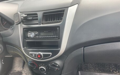 Hyundai Solaris II рестайлинг, 2013 год, 635 000 рублей, 12 фотография