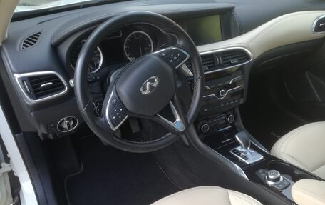 Infiniti QX30, 2016 год, 1 950 000 рублей, 15 фотография