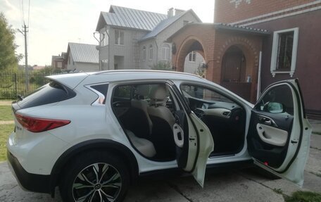 Infiniti QX30, 2016 год, 1 950 000 рублей, 10 фотография