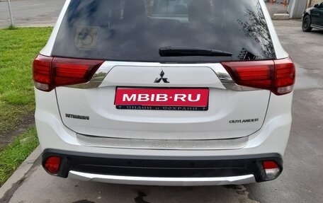 Mitsubishi Outlander III рестайлинг 3, 2016 год, 1 770 000 рублей, 1 фотография