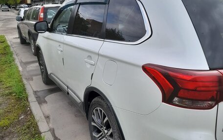 Mitsubishi Outlander III рестайлинг 3, 2016 год, 1 770 000 рублей, 5 фотография
