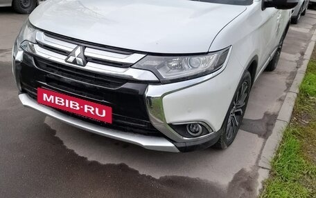 Mitsubishi Outlander III рестайлинг 3, 2016 год, 1 770 000 рублей, 7 фотография