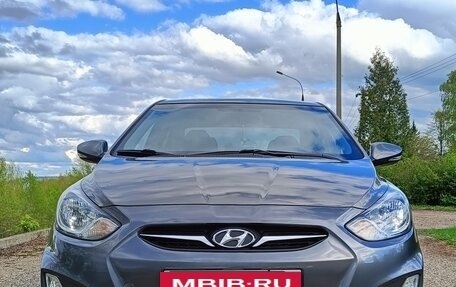 Hyundai Solaris II рестайлинг, 2011 год, 648 000 рублей, 2 фотография