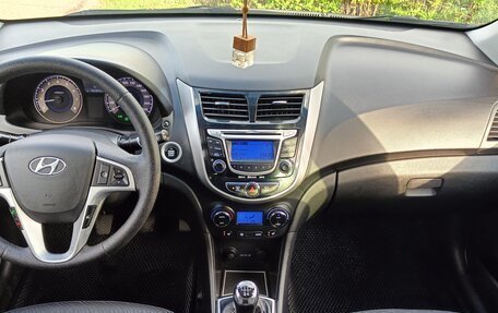 Hyundai Solaris II рестайлинг, 2011 год, 648 000 рублей, 11 фотография