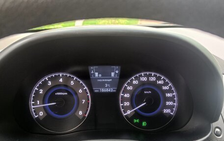Hyundai Solaris II рестайлинг, 2011 год, 648 000 рублей, 13 фотография
