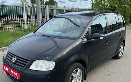 Volkswagen Touran III, 2005 год, 630 000 рублей, 3 фотография