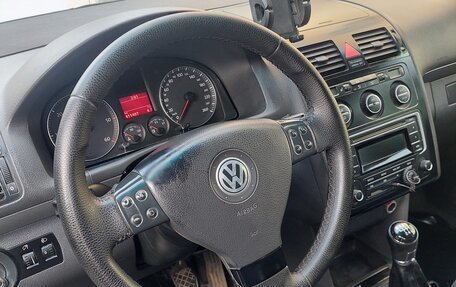 Volkswagen Touran III, 2005 год, 630 000 рублей, 12 фотография