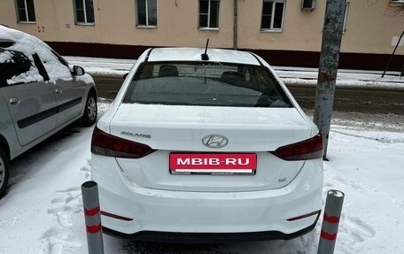 Hyundai Solaris II рестайлинг, 2017 год, 900 000 рублей, 3 фотография
