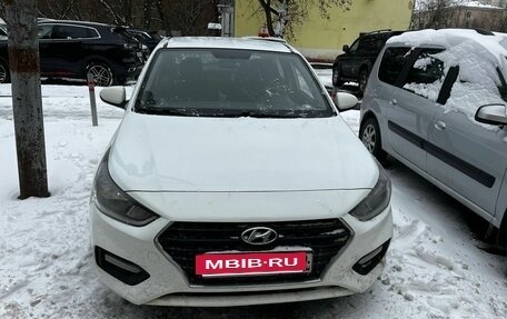 Hyundai Solaris II рестайлинг, 2017 год, 900 000 рублей, 5 фотография