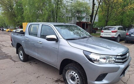 Toyota Hilux VIII, 2023 год, 5 900 000 рублей, 2 фотография