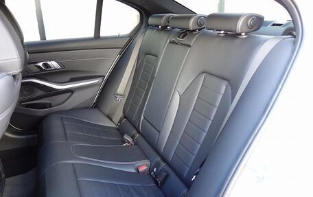 BMW 3 серия, 2022 год, 3 985 000 рублей, 13 фотография