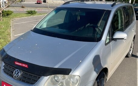 Volkswagen Touran III, 2004 год, 700 000 рублей, 1 фотография