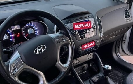 Hyundai ix35 I рестайлинг, 2012 год, 949 000 рублей, 10 фотография