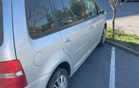 Volkswagen Touran III, 2004 год, 700 000 рублей, 2 фотография