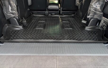 Toyota Land Cruiser 200, 2012 год, 4 000 000 рублей, 21 фотография