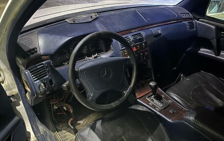 Mercedes-Benz E-Класс, 1995 год, 130 000 рублей, 3 фотография